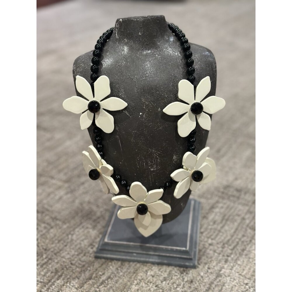 KATE SPADE LOVELY LILLIES STATEMENT BLACK WHITE FLORAL BEAD 21-24" NECKLACE LN - Picture 2 of 10
